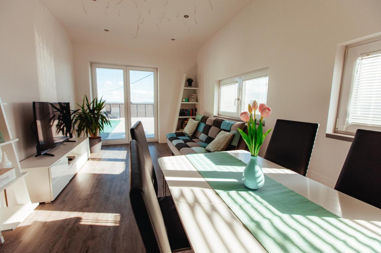 Apartmán Sunny Oak Estate Mengeš Exteriér fotografie